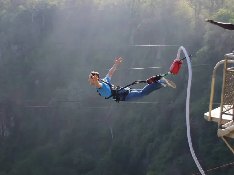 bungee jumping on river zambezi